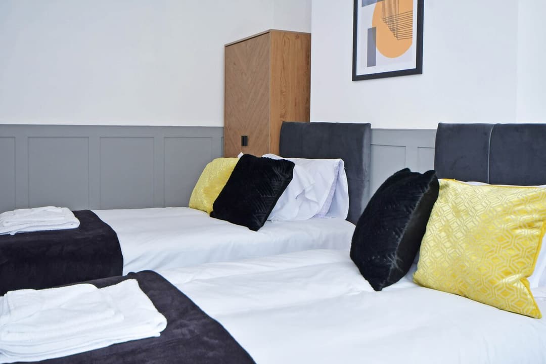 5 Bedroom 3 Bathroom Entire Home In Cheshire East, United Kingdom - View 51