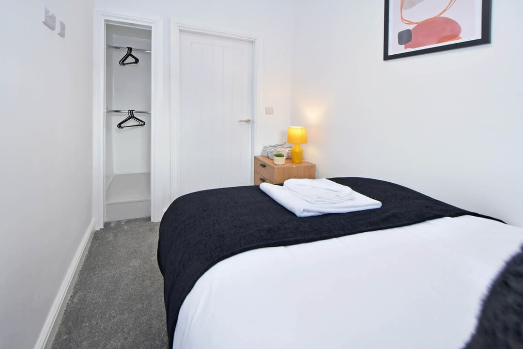 5 Bedroom 3 Bathroom Entire Home In Cheshire East, United Kingdom - View 53