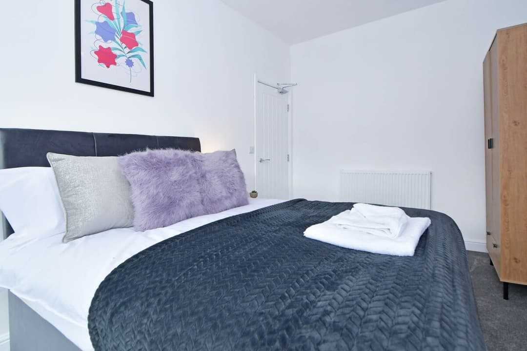 5 Bedroom 3 Bathroom Entire Home In Cheshire East, United Kingdom - View 59