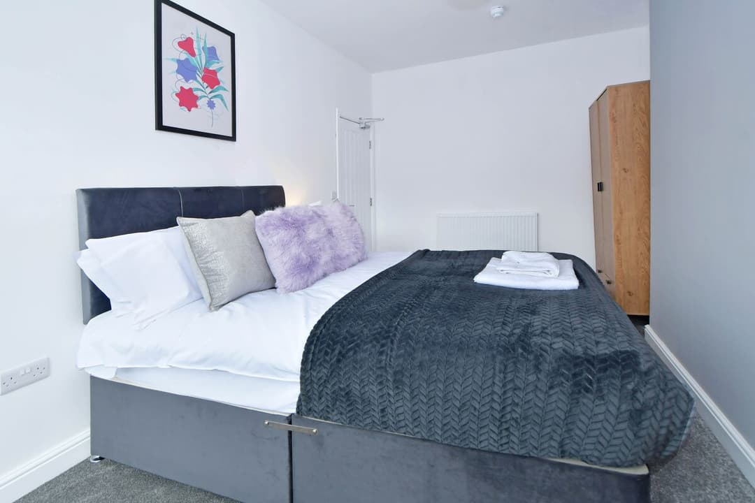 5 Bedroom 3 Bathroom Entire Home In Cheshire East, United Kingdom - View 61