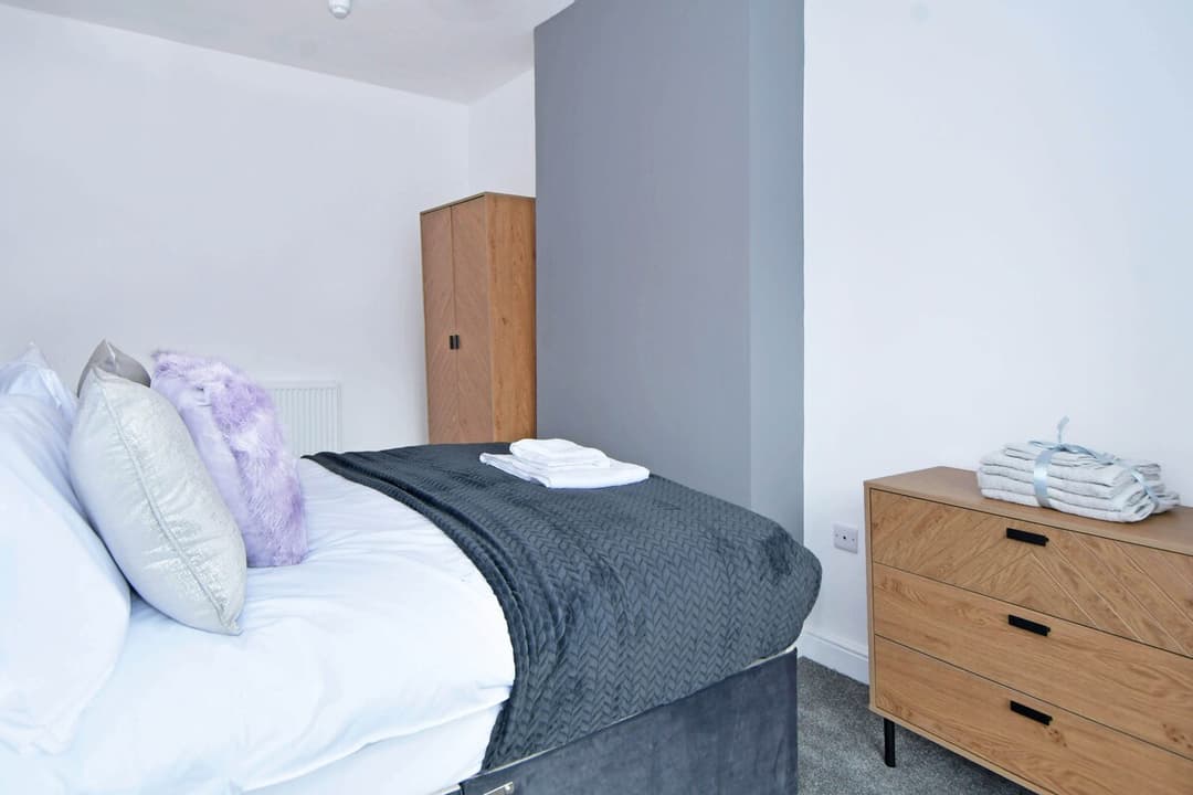 5 Bedroom 3 Bathroom Entire Home In Cheshire East, United Kingdom - View 63