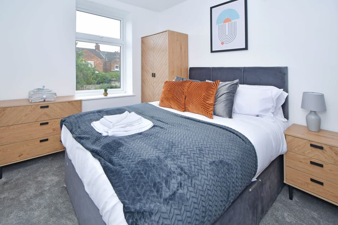 5 Bedroom 3 Bathroom Entire Home In Cheshire East, United Kingdom - View 70