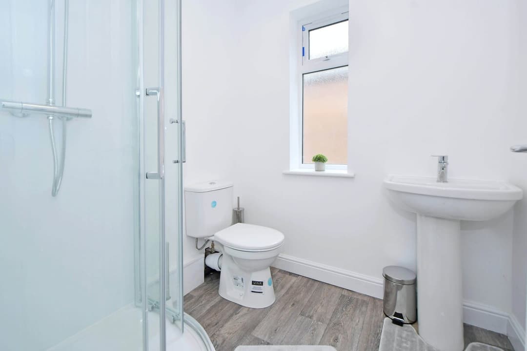 5 Bedroom 3 Bathroom Entire Home In Cheshire East, United Kingdom - View 73
