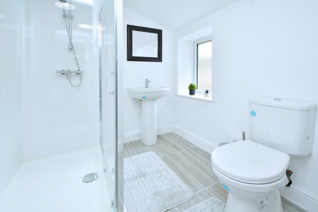 5 Bedroom 3 Bathroom Entire Home In Cheshire East, United Kingdom - View 74