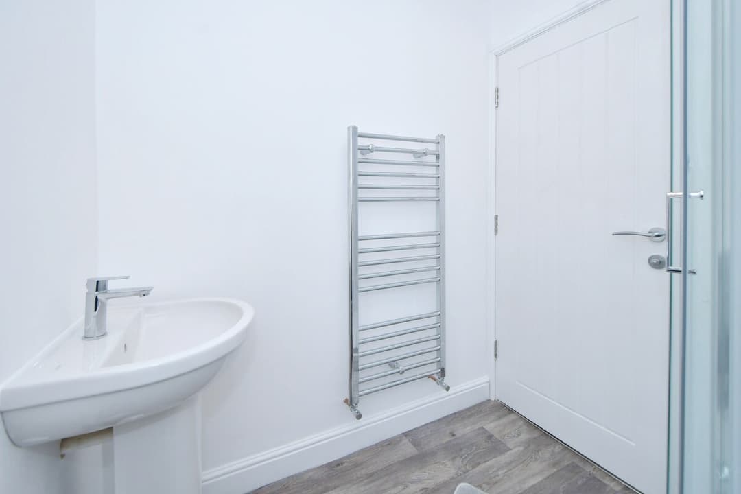 5 Bedroom 3 Bathroom Entire Home In Cheshire East, United Kingdom - View 75