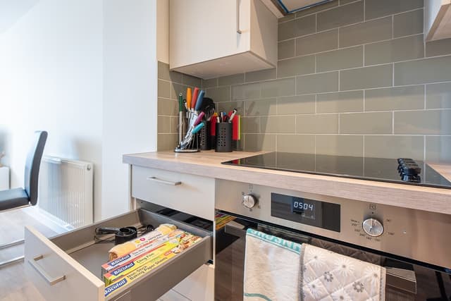Unique 2bedroom Flat In Bicester Near Village - View 2
