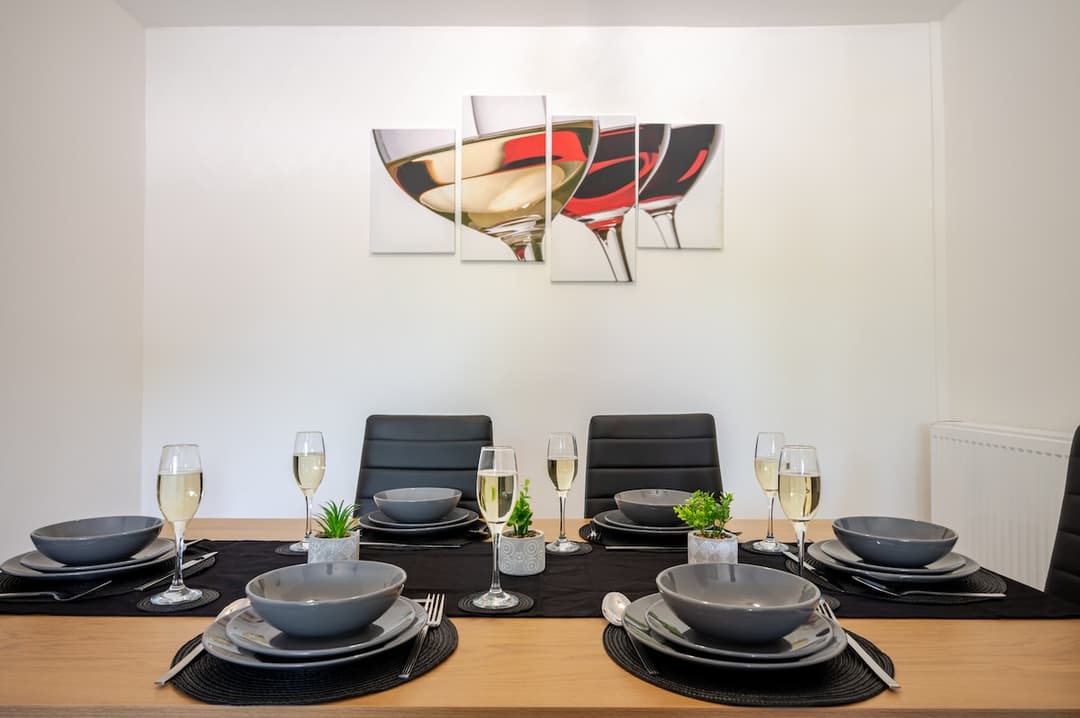 3 Bedroom • 2 Bath • 2 Car Park • City Centre - View 5