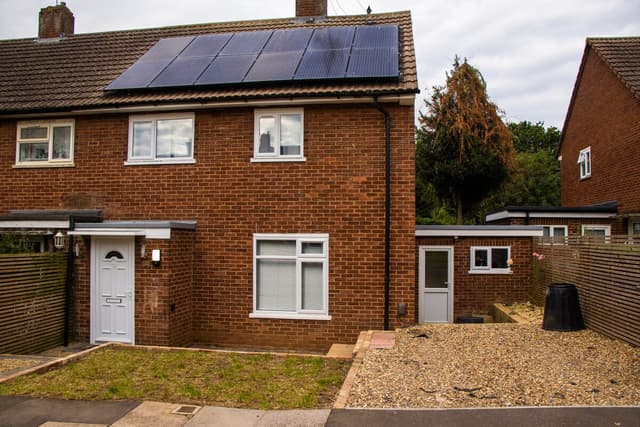 Comfy 3 Bed House In Stevenage With Free Allocated Parking, Sleeps 6 - View 1