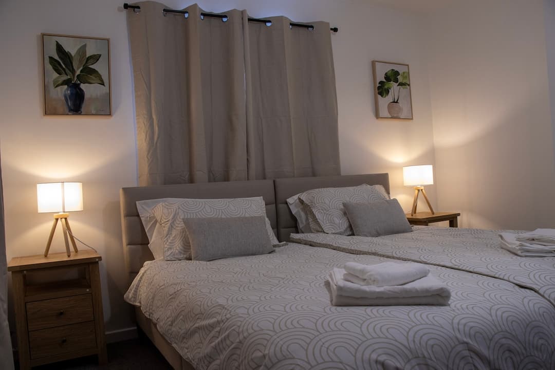Comfy 3 Bed House In Stevenage With Free Allocated Parking, Sleeps 6 - View 5
