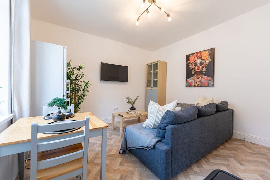 1 Bed Apt By Co-op Live | City Centre | Hospital - View 2