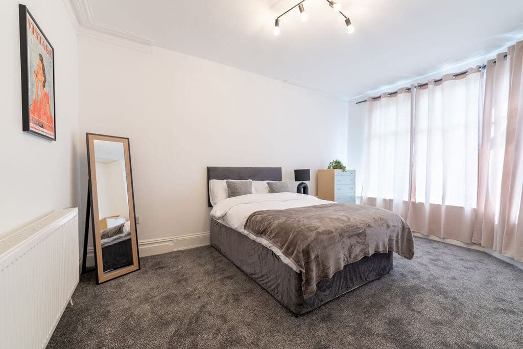 1 Bed Apt By Co-op Live | City Centre | Hospital