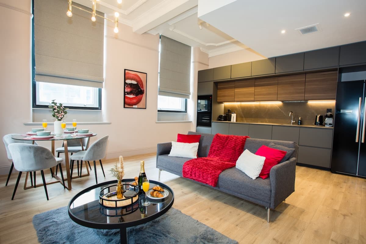 Stylish Manchester City Escape | Walk to Chinatown
