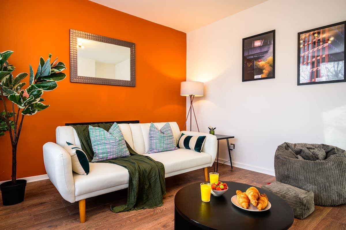 Stylish 4-Bed Home | Parking | Work & Leisure