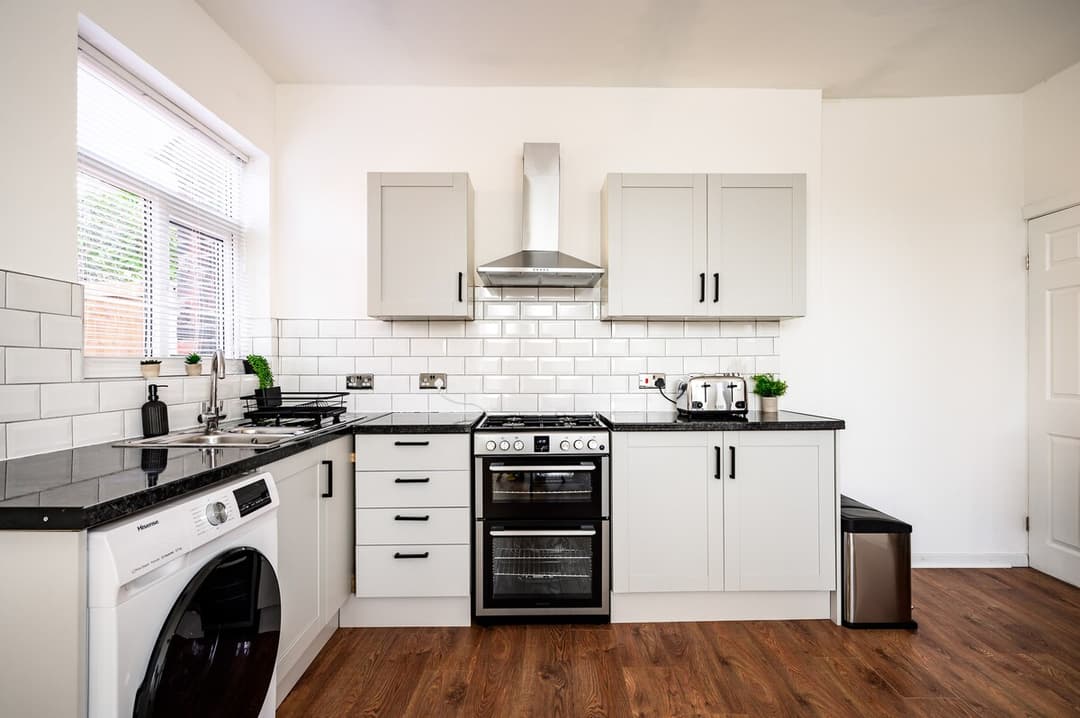Stylish 4-Bed Home | Parking | Work & Leisure - View 5