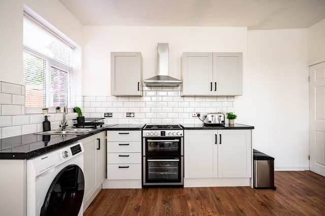 Stylish 4-Bed Home | Parking | Work & Leisure - View 4