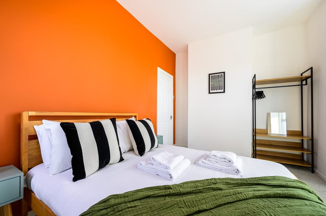 Stylish 4-Bed Home | Parking | Work & Leisure - View 7