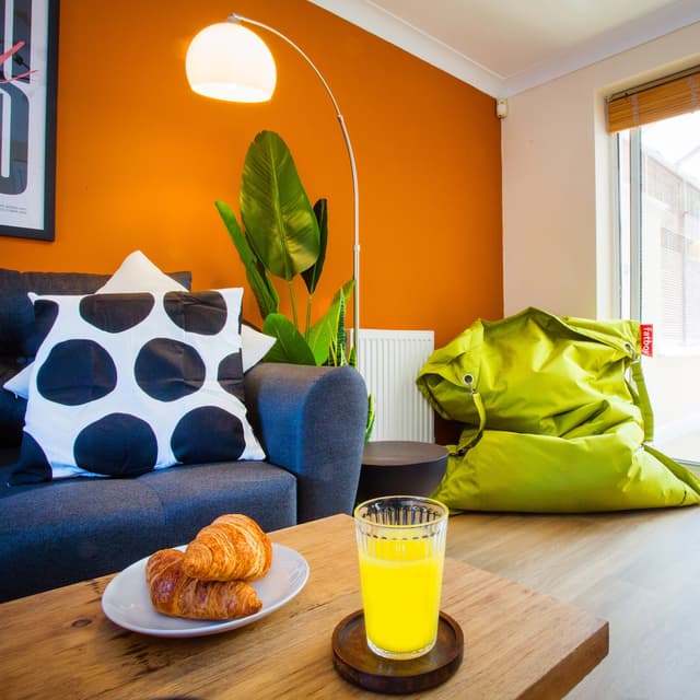 Comfy 3-Bed City Home • Parking • Near Deansgate - View 2