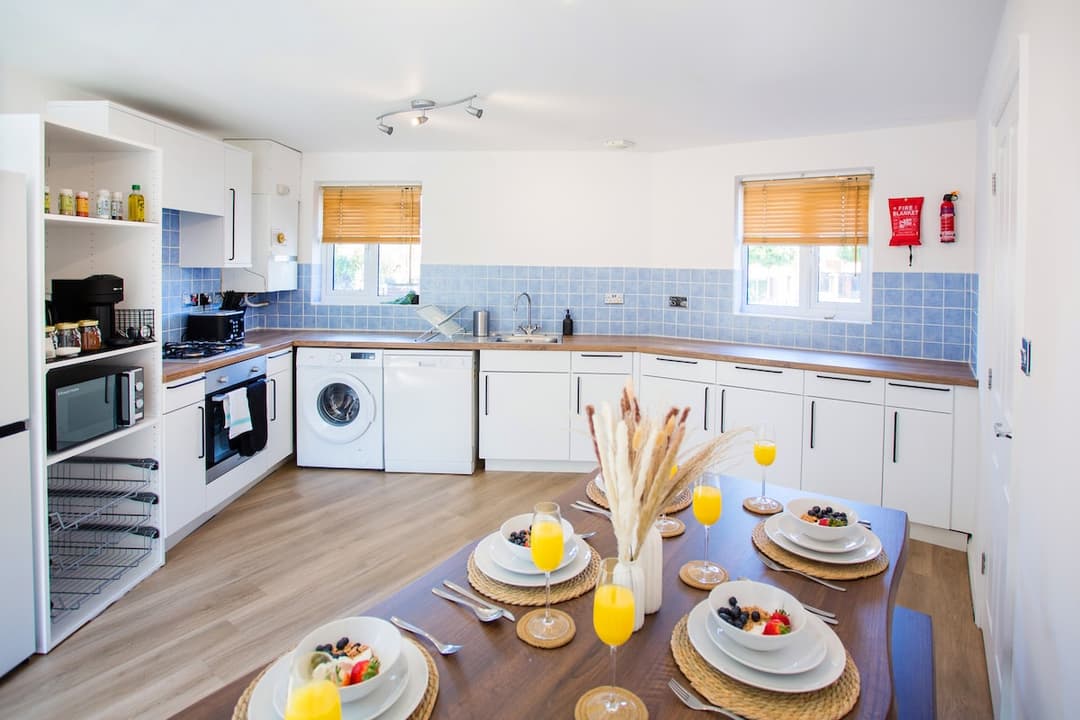 Comfy 3-Bed City Home • Parking • Near Deansgate - View 4