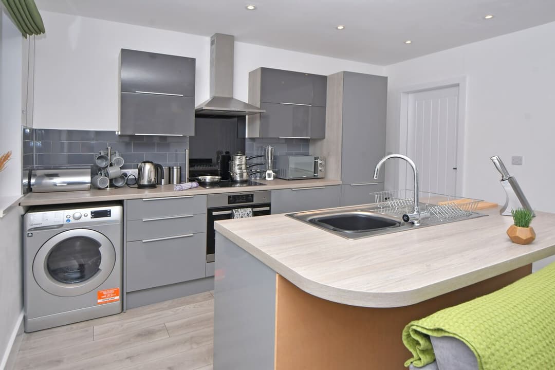 Entire 2 Bedroom Modern Home In Cheshire East - View 2