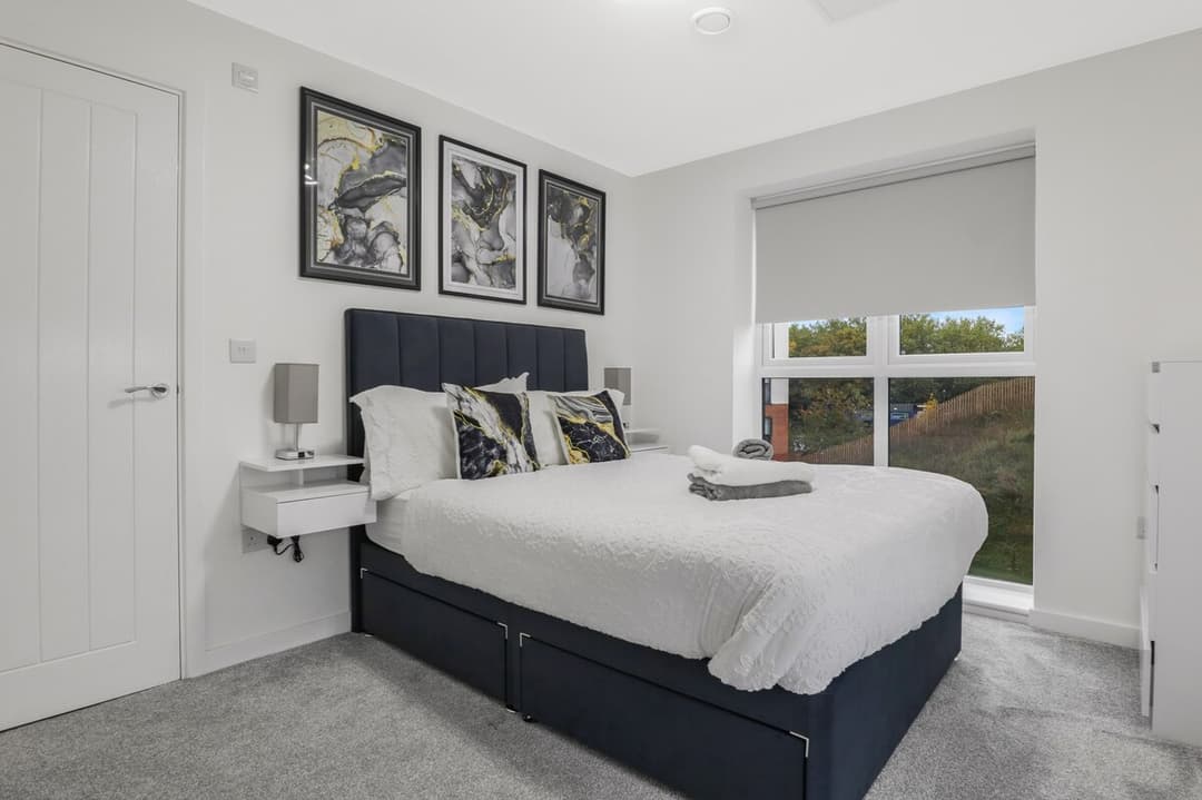Contractor Ready Apt • Free Parking • Fast Wi-Fi - View 4