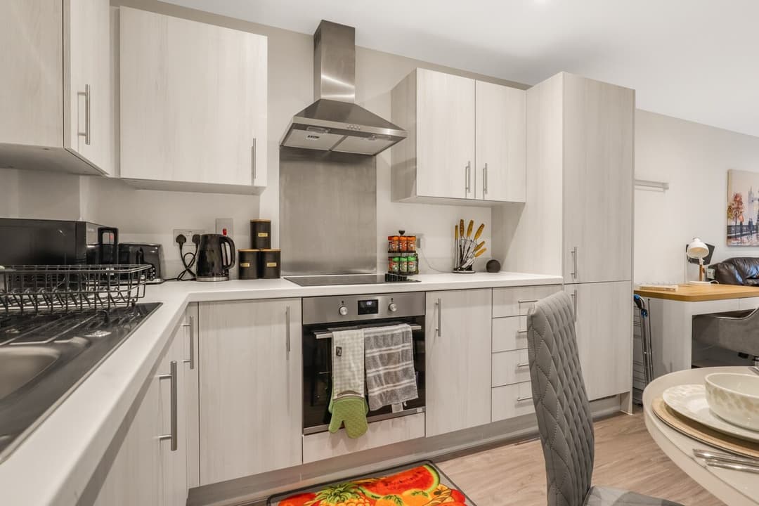 Contractor Ready Apt • Free Parking • Fast Wi-Fi - View 5