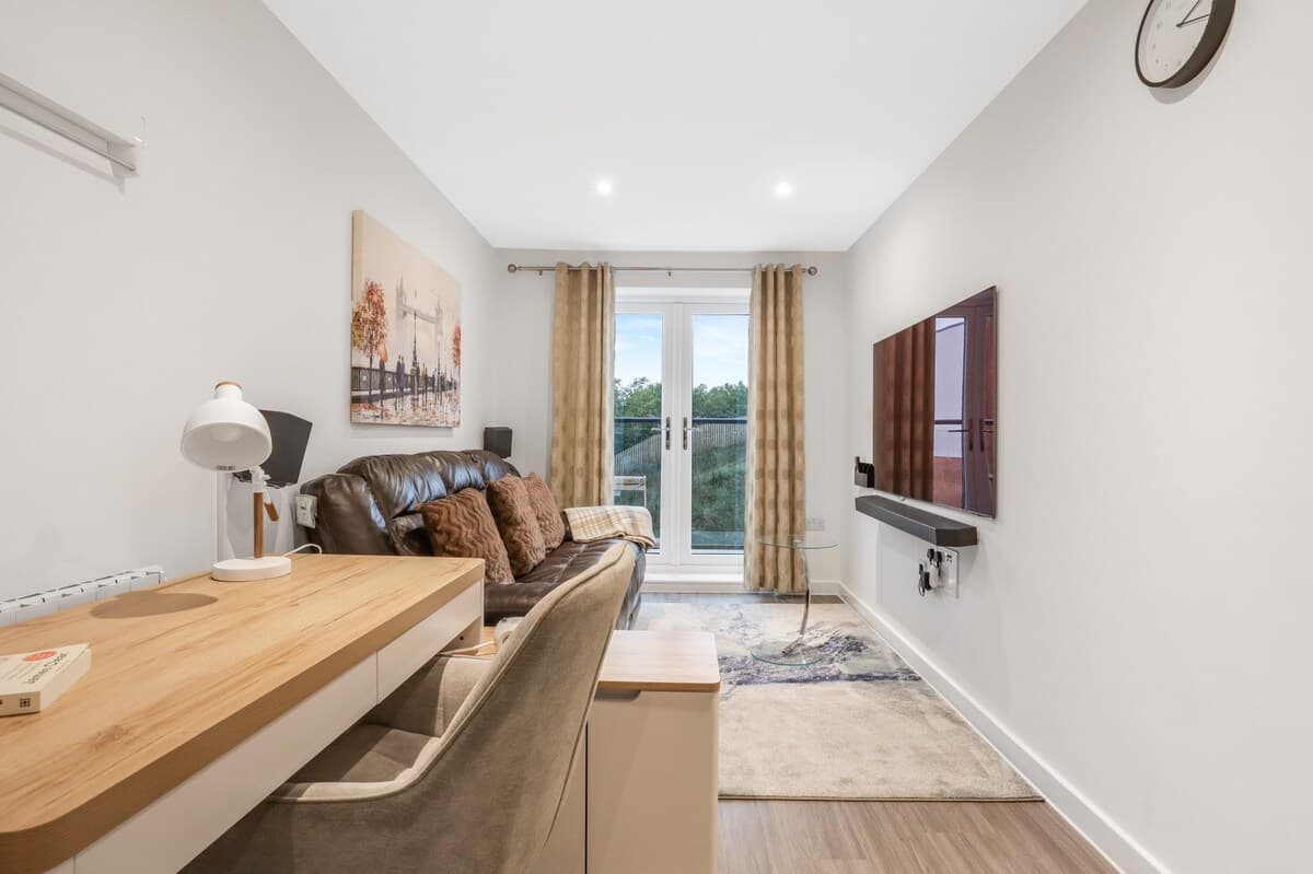 Contractor Ready Apt • Free Parking • Fast Wi-Fi