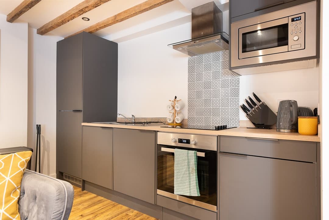 Spacious 1 Bedroom Flats, Banbury High Street - View 5