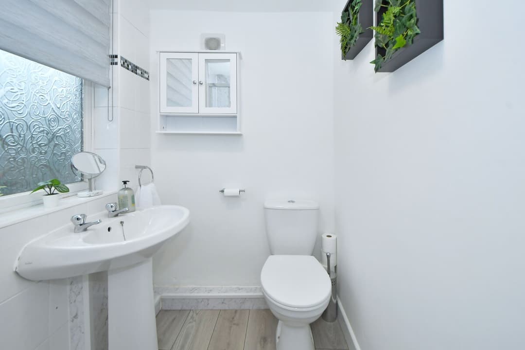 Entire 3 Bedroom 2 Bathroom House In Crewe, Cheshire East - View 3
