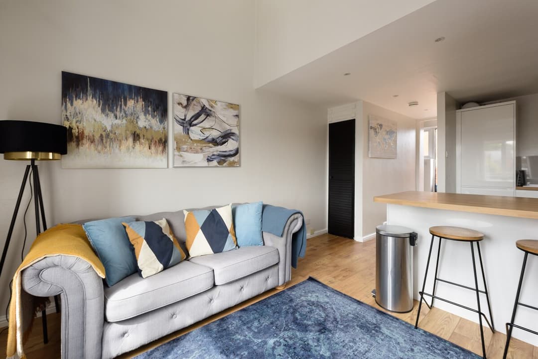 Unique Maisonette @ Town Centre - View 3