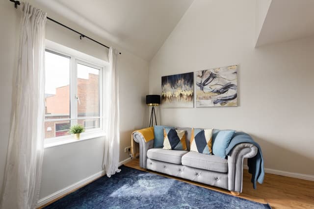 Unique Maisonette @ Town Centre - View 3