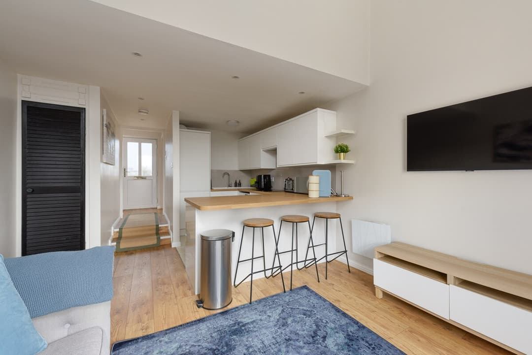 Unique Maisonette @ Town Centre - View 5