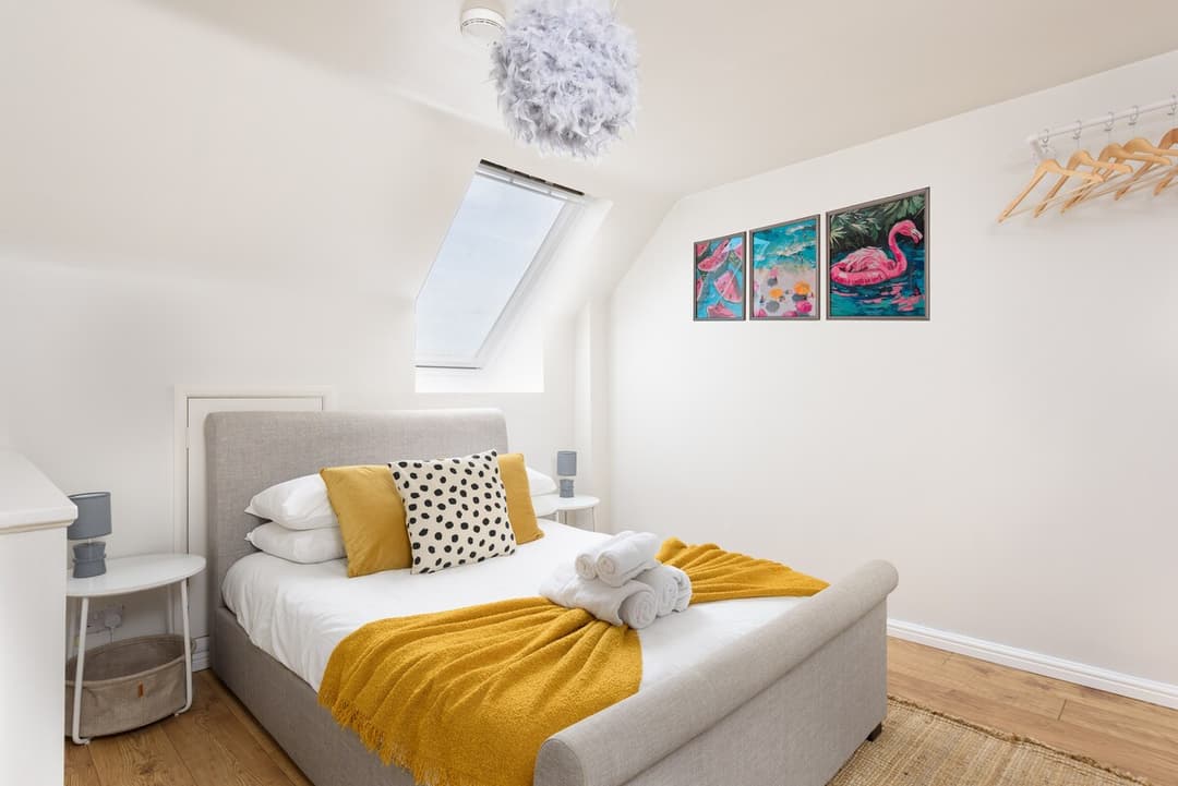 Unique Maisonette @ Town Centre - View 9