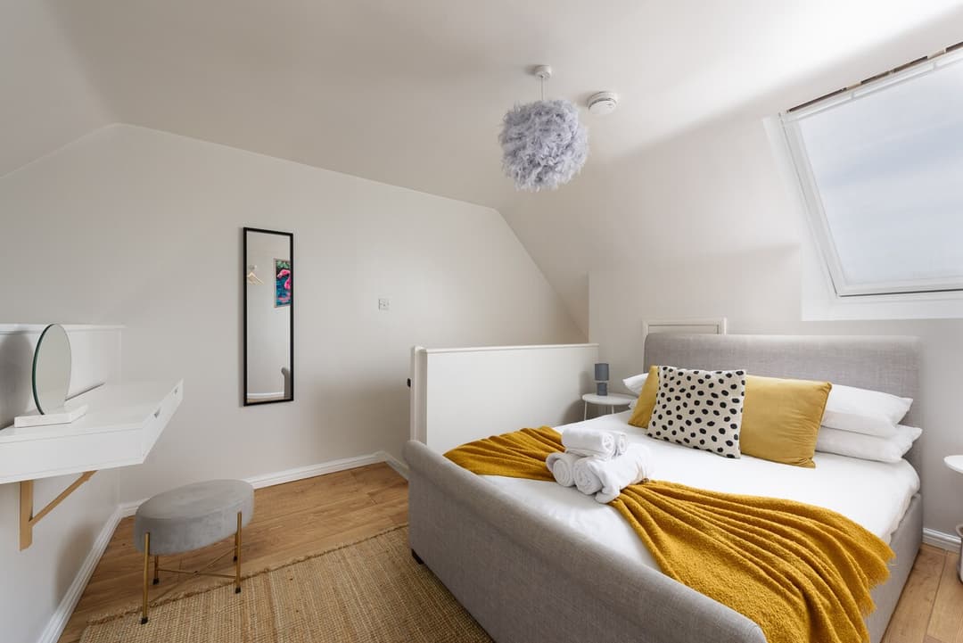 Unique Maisonette @ Town Centre - View 11