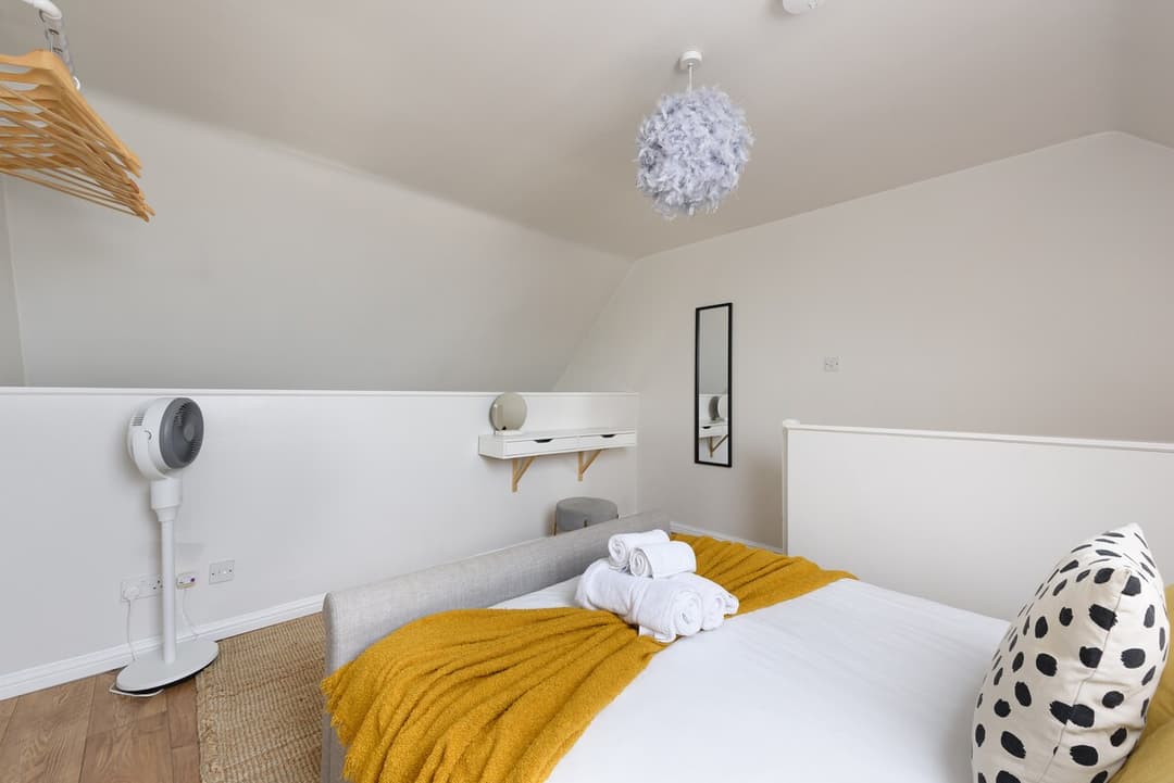 Unique Maisonette @ Town Centre - View 12