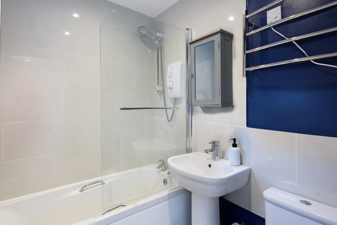 Unique Maisonette @ Town Centre - View 15