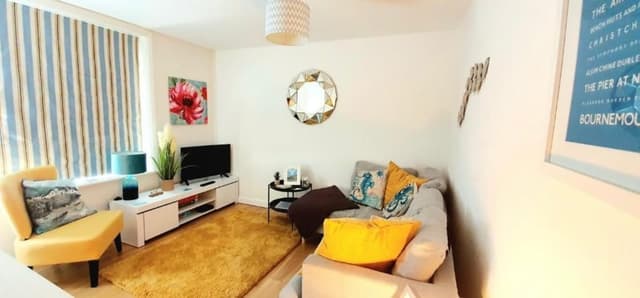 Bournemouth Apt -10 Min Walk From Beach- Free Parking - View 2