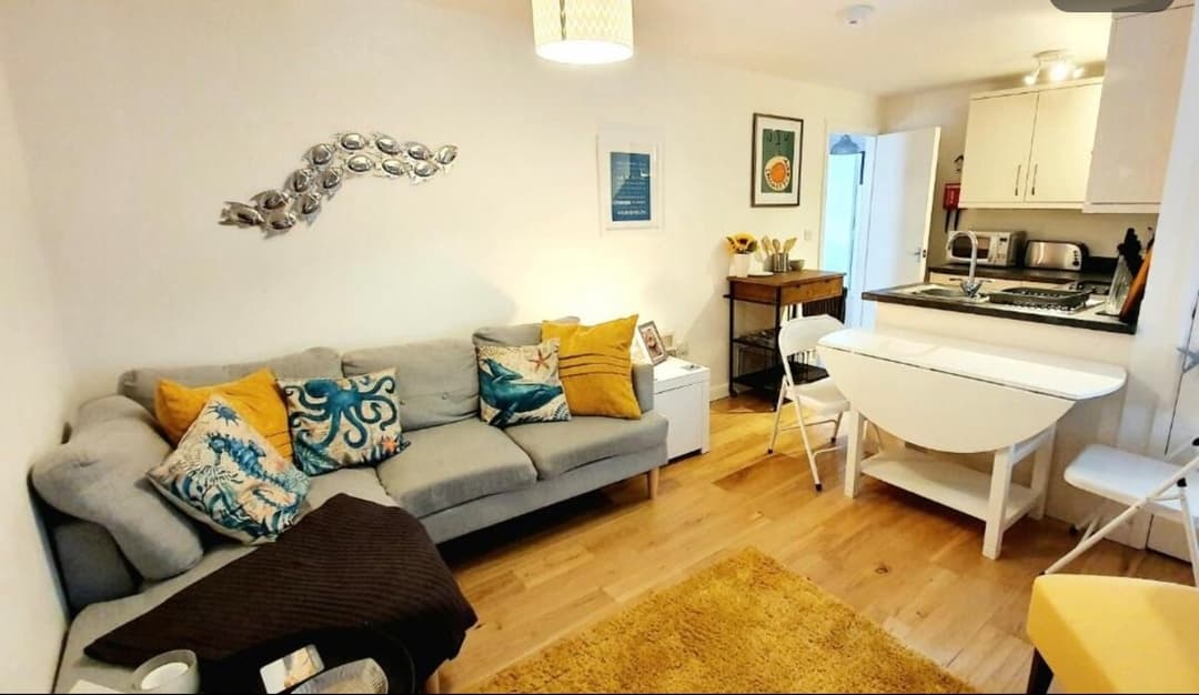 Bournemouth Apt -10 Min Walk From Beach- Free Parking - View 1