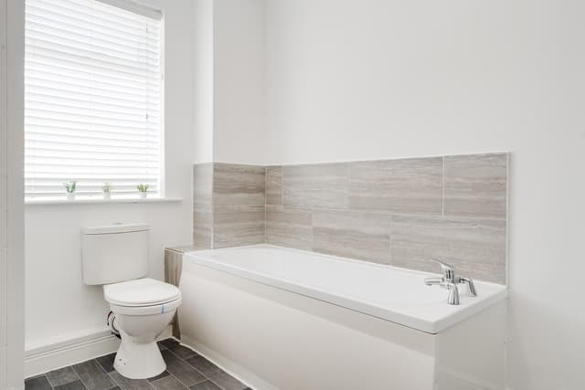 Entire 3 Modern Bedroom Home In Cheshire East| Ideal For Contractors - View 3