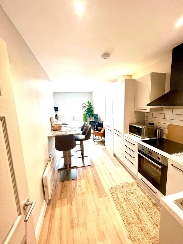 Boscombe - 6min Walk From Beach - View 3