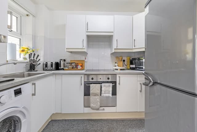 Stylish 1-bed Luxury Retreat- Perfect For Relaxation | London  - View 4