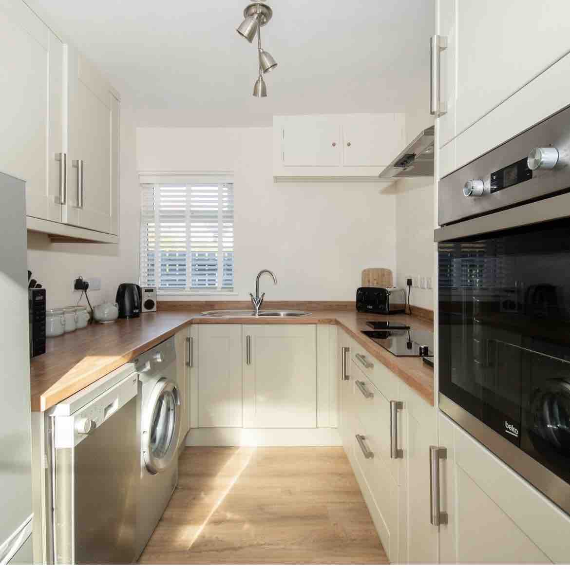 Sleeps 4| Parking| Fully Equipped Cottage | Contractors - View 32
