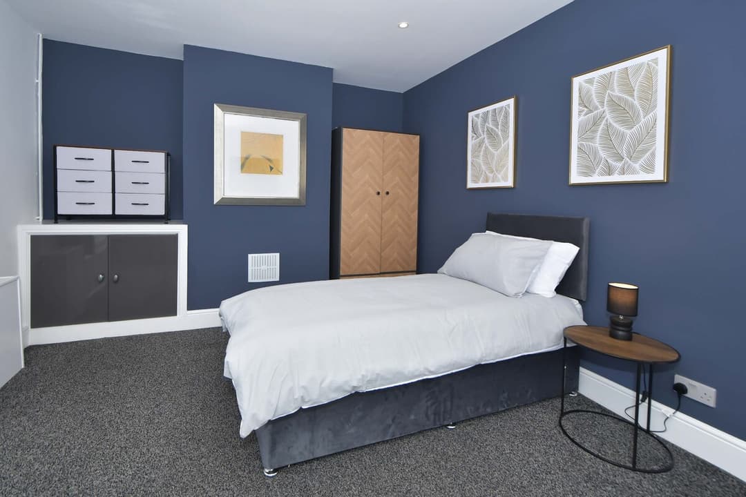 Spacious 3 Bedroom Modern House In Cheshire East - View 11