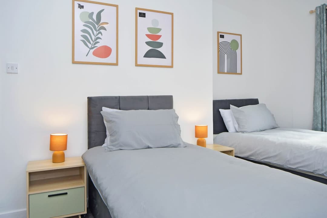 Spacious 3 Bedroom Modern House In Cheshire East - View 19