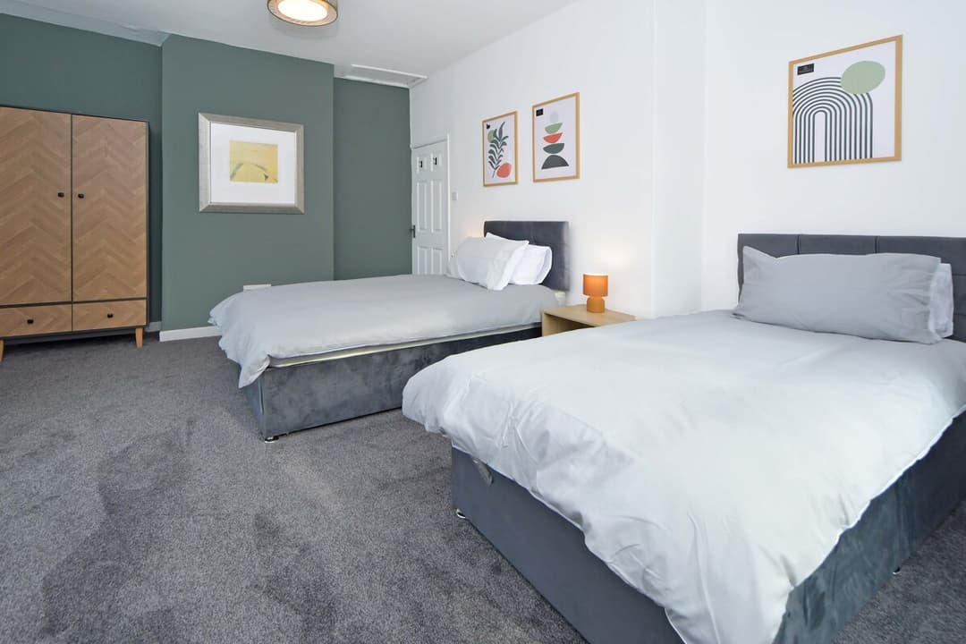 Spacious 3 Bedroom Modern House In Cheshire East - View 21