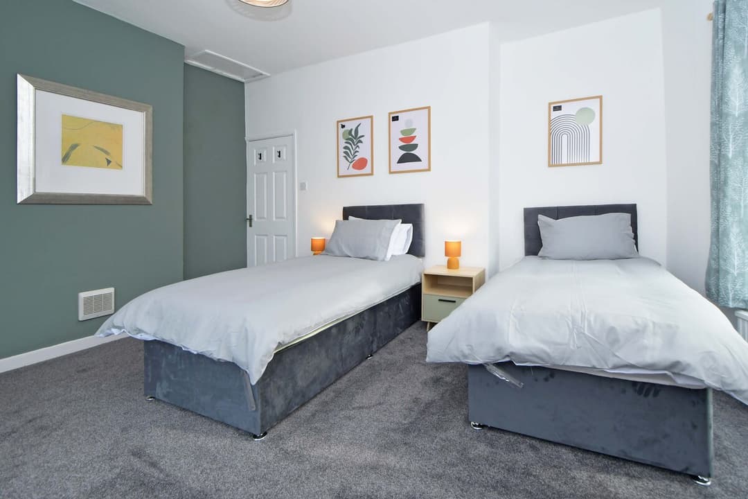 Spacious 3 Bedroom Modern House In Cheshire East - View 23
