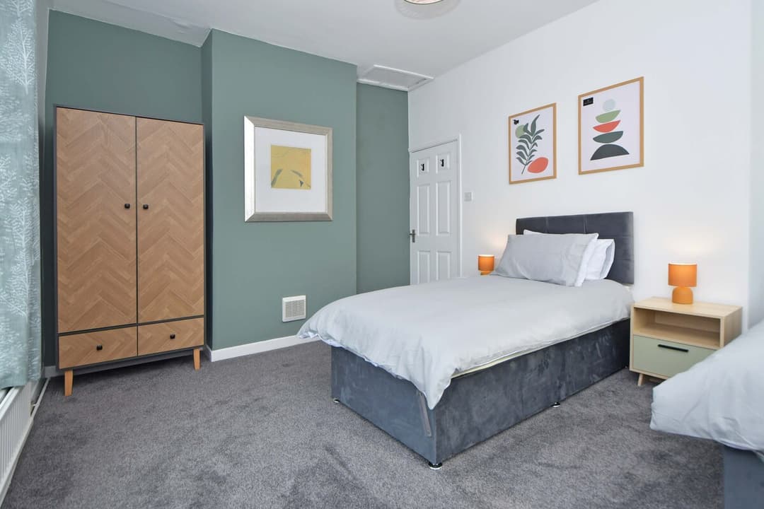 Spacious 3 Bedroom Modern House In Cheshire East - View 42