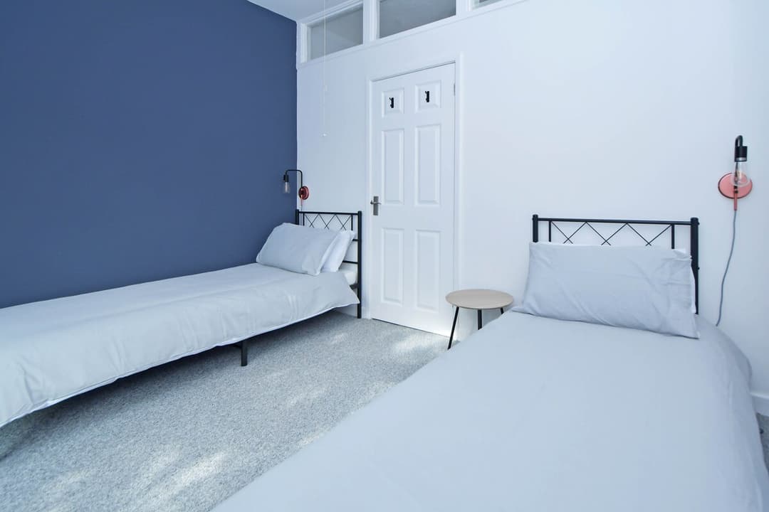 Spacious 3 Bedroom Modern House In Cheshire East - View 43