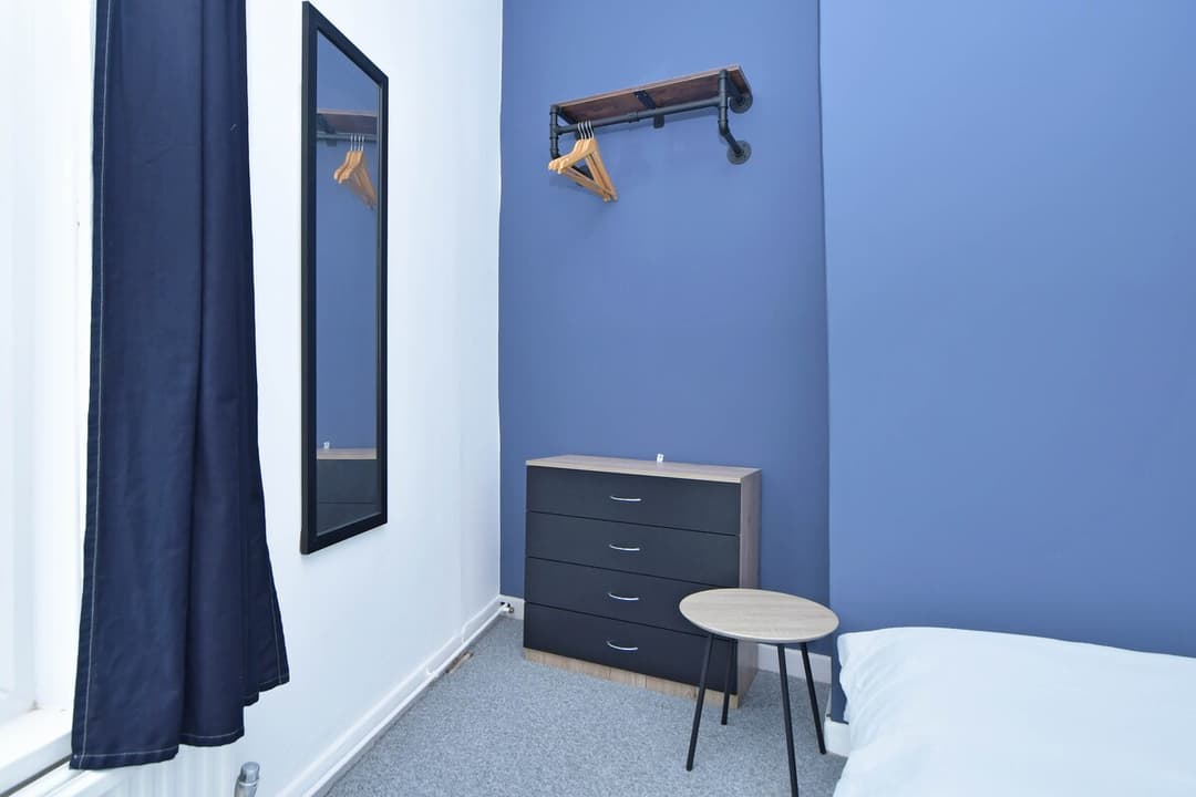 Spacious 3 Bedroom Modern House In Cheshire East - View 45