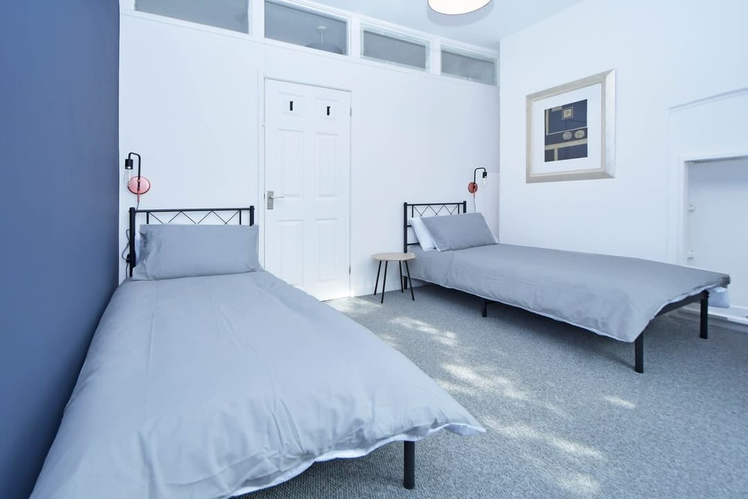 Spacious 3 Bedroom Modern House In Cheshire East - View 46