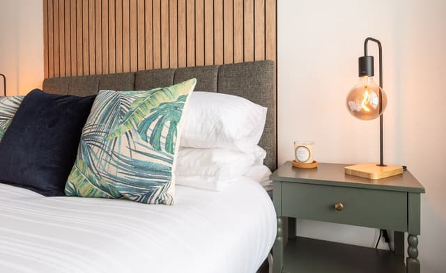 Stylish 1 Bedroom Central Apartment | Town Centre Ft 6 - View 4